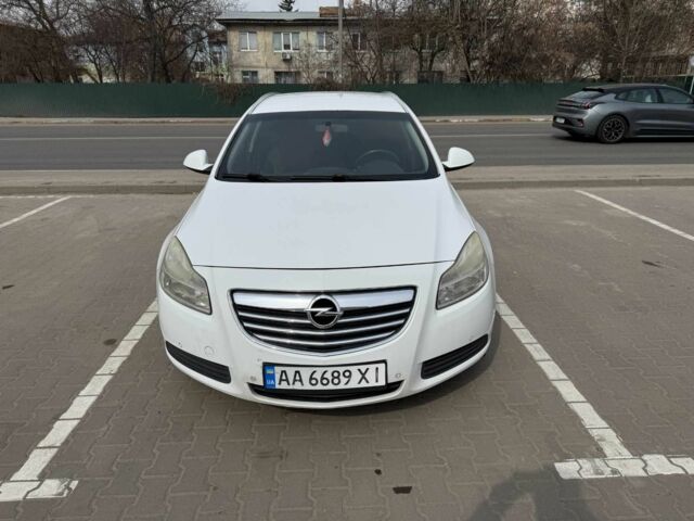 Белый Опель Инсигния, объемом двигателя 2 л и пробегом 318 тыс. км за 6999 $, фото 1 на Automoto.ua