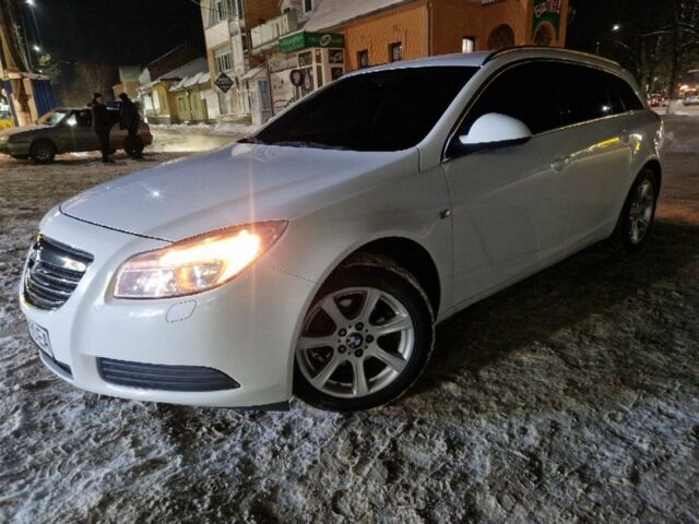 Белый Опель Инсигния, объемом двигателя 2 л и пробегом 172 тыс. км за 6800 $, фото 1 на Automoto.ua