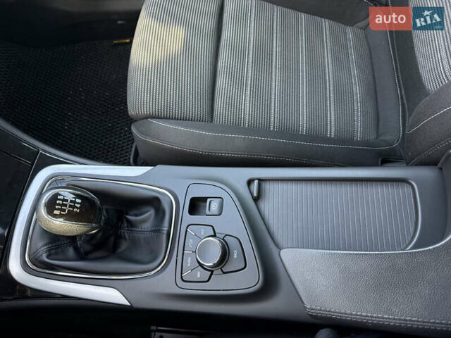 Белый Опель Инсигния, объемом двигателя 1.6 л и пробегом 210 тыс. км за 8000 $, фото 26 на Automoto.ua