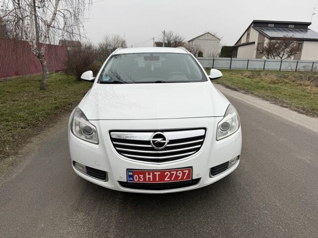 Білий Опель Інсігнія, об'ємом двигуна 1.6 л та пробігом 210 тис. км за 8000 $, фото 1 на Automoto.ua