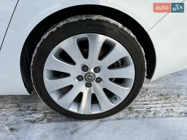 Белый Опель Инсигния, объемом двигателя 1.6 л и пробегом 210 тыс. км за 8000 $, фото 44 на Automoto.ua