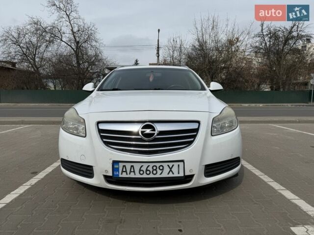 Белый Опель Инсигния, объемом двигателя 1.96 л и пробегом 318 тыс. км за 6999 $, фото 1 на Automoto.ua