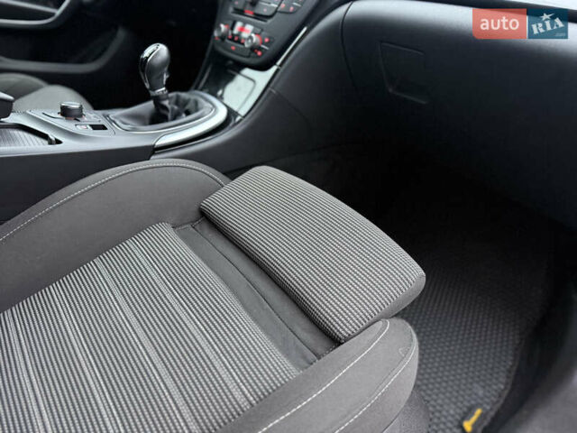 Белый Опель Инсигния, объемом двигателя 1.6 л и пробегом 210 тыс. км за 8300 $, фото 39 на Automoto.ua