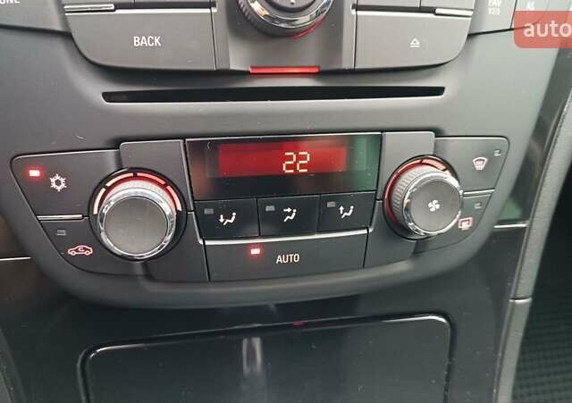 Белый Опель Инсигния, объемом двигателя 1.6 л и пробегом 200 тыс. км за 7770 $, фото 10 на Automoto.ua