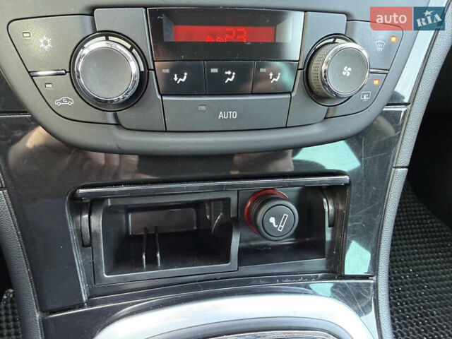 Белый Опель Инсигния, объемом двигателя 1.6 л и пробегом 210 тыс. км за 8000 $, фото 25 на Automoto.ua