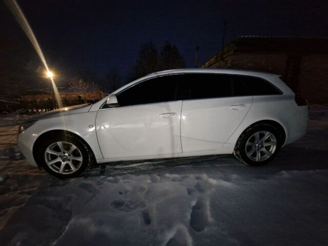 Белый Опель Инсигния, объемом двигателя 2 л и пробегом 172 тыс. км за 6800 $, фото 2 на Automoto.ua