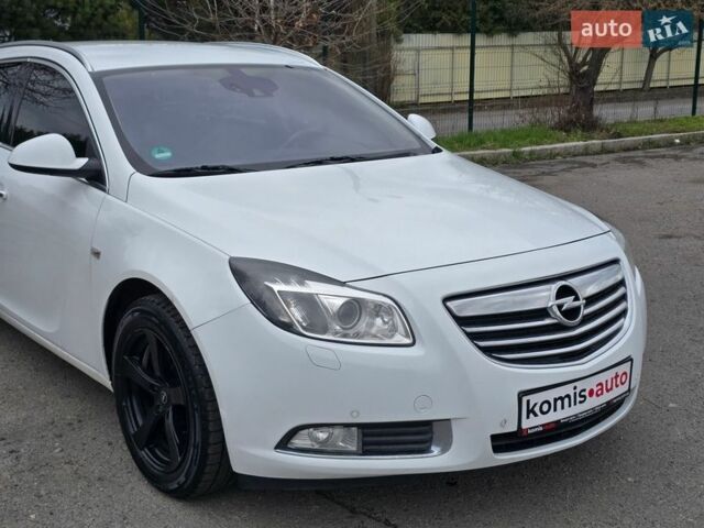 Белый Опель Инсигния, объемом двигателя 1.96 л и пробегом 337 тыс. км за 6799 $, фото 10 на Automoto.ua