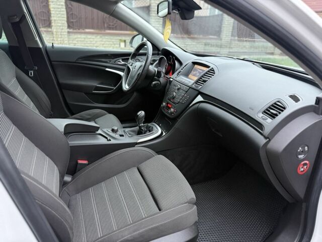 Белый Опель Инсигния, объемом двигателя 1.6 л и пробегом 210 тыс. км за 8300 $, фото 18 на Automoto.ua