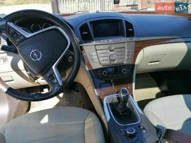 Білий Опель Інсігнія, об'ємом двигуна 2 л та пробігом 289 тис. км за 8000 $, фото 3 на Automoto.ua