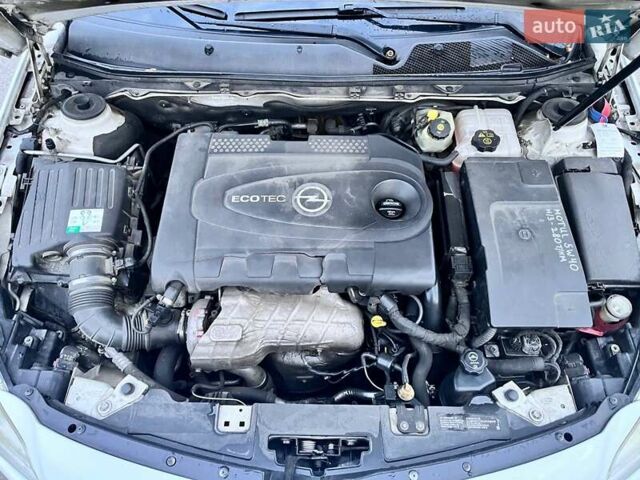 Белый Опель Инсигния, объемом двигателя 1.96 л и пробегом 320 тыс. км за 7000 $, фото 15 на Automoto.ua