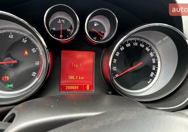 Белый Опель Инсигния, объемом двигателя 1.6 л и пробегом 200 тыс. км за 7770 $, фото 12 на Automoto.ua