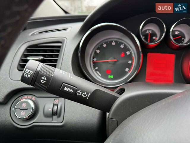 Белый Опель Инсигния, объемом двигателя 1.6 л и пробегом 210 тыс. км за 8000 $, фото 36 на Automoto.ua