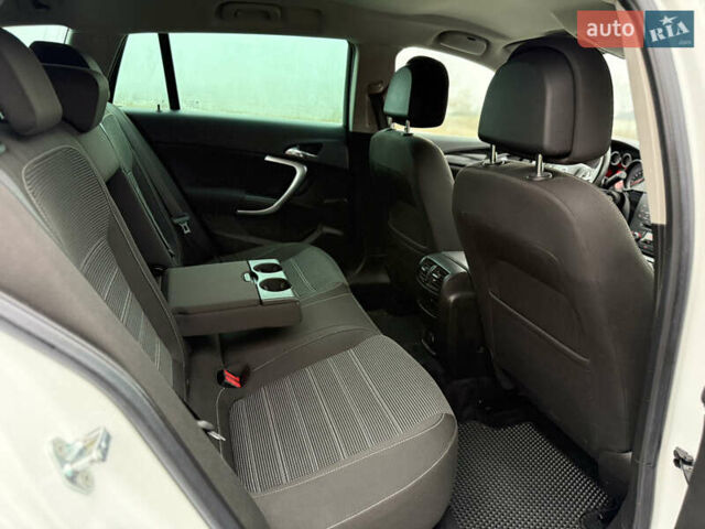 Белый Опель Инсигния, объемом двигателя 1.6 л и пробегом 210 тыс. км за 8000 $, фото 58 на Automoto.ua