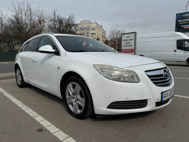 Белый Опель Инсигния, объемом двигателя 2 л и пробегом 318 тыс. км за 6999 $, фото 3 на Automoto.ua