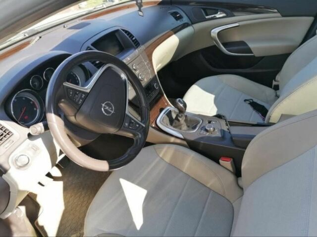 Белый Опель Инсигния, объемом двигателя 2 л и пробегом 289 тыс. км за 8000 $, фото 6 на Automoto.ua