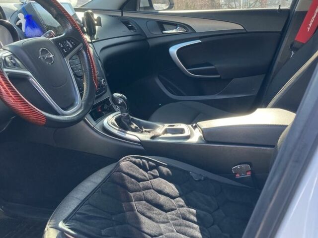 Белый Опель Инсигния, объемом двигателя 2.8 л и пробегом 260 тыс. км за 7000 $, фото 4 на Automoto.ua