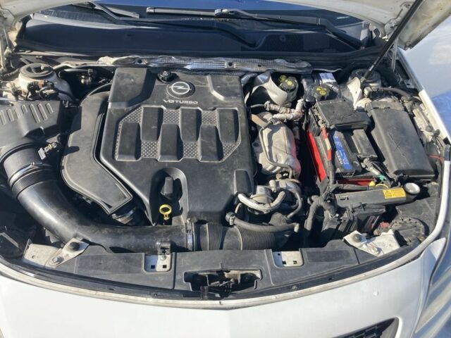 Белый Опель Инсигния, объемом двигателя 2.8 л и пробегом 260 тыс. км за 7000 $, фото 7 на Automoto.ua