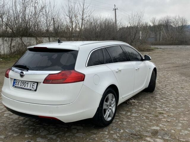 Белый Опель Инсигния, объемом двигателя 2 л и пробегом 222 тыс. км за 8200 $, фото 2 на Automoto.ua