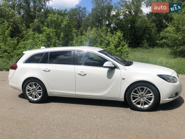 Белый Опель Инсигния, объемом двигателя 2 л и пробегом 219 тыс. км за 7950 $, фото 19 на Automoto.ua