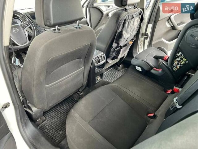 Білий Опель Інсігнія, об'ємом двигуна 2 л та пробігом 290 тис. км за 7900 $, фото 18 на Automoto.ua