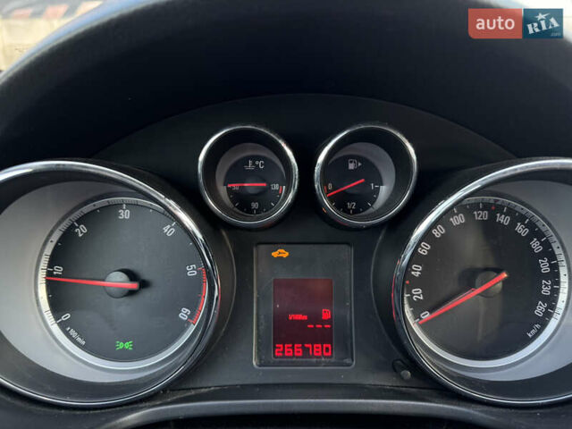 Белый Опель Инсигния, объемом двигателя 2 л и пробегом 266 тыс. км за 7350 $, фото 6 на Automoto.ua