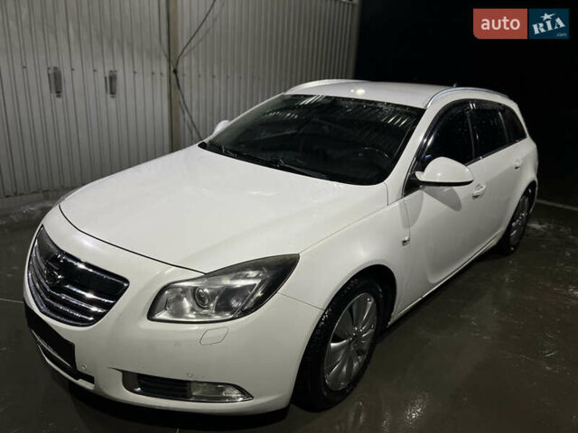 Белый Опель Инсигния, объемом двигателя 1.96 л и пробегом 295 тыс. км за 6450 $, фото 8 на Automoto.ua