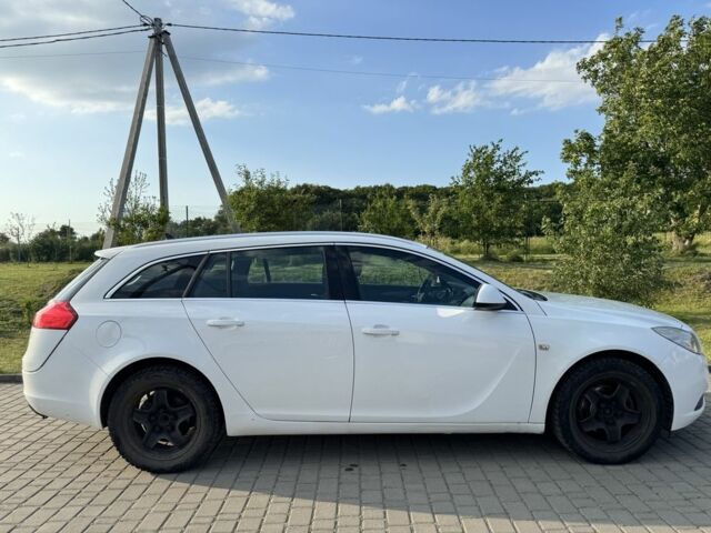 Білий Опель Інсігнія, об'ємом двигуна 2 л та пробігом 272 тис. км за 6900 $, фото 1 на Automoto.ua