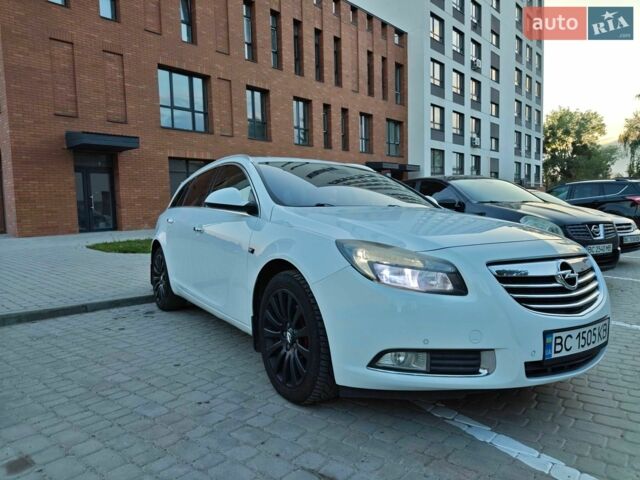 Белый Опель Инсигния, объемом двигателя 1.96 л и пробегом 287 тыс. км за 7200 $, фото 6 на Automoto.ua