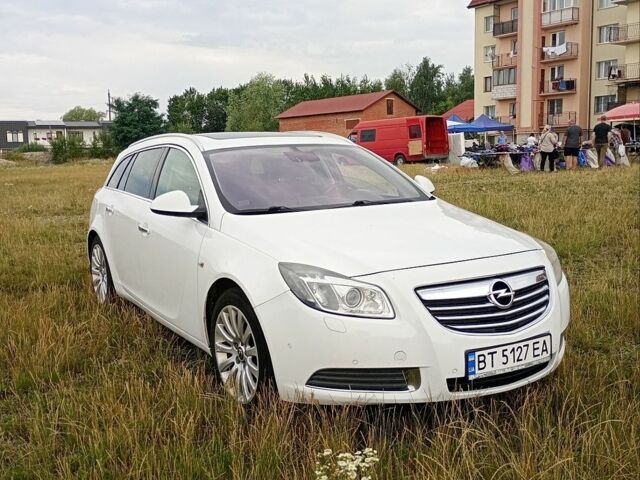 Белый Опель Инсигния, объемом двигателя 2 л и пробегом 245 тыс. км за 6800 $, фото 4 на Automoto.ua