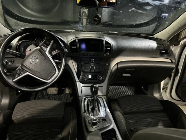 Белый Опель Инсигния, объемом двигателя 2 л и пробегом 325 тыс. км за 6599 $, фото 12 на Automoto.ua