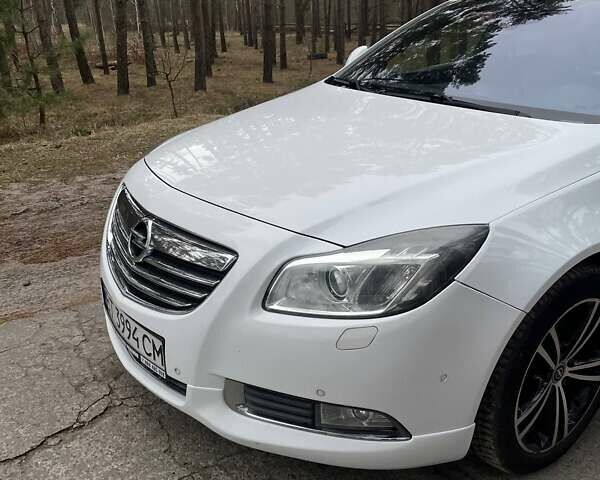 Белый Опель Инсигния, объемом двигателя 2 л и пробегом 359 тыс. км за 8500 $, фото 1 на Automoto.ua