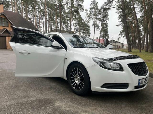 Белый Опель Инсигния, объемом двигателя 2.8 л и пробегом 265 тыс. км за 6500 $, фото 16 на Automoto.ua