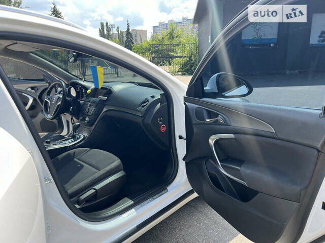 Білий Опель Інсігнія, об'ємом двигуна 1.96 л та пробігом 235 тис. км за 8700 $, фото 27 на Automoto.ua