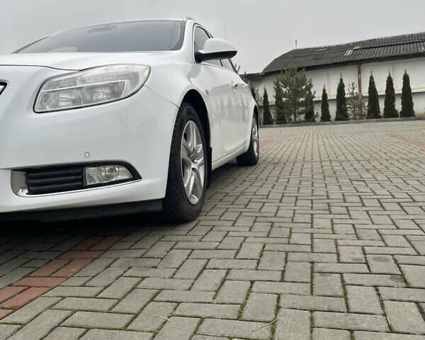 Белый Опель Инсигния, объемом двигателя 1.96 л и пробегом 323 тыс. км за 7300 $, фото 2 на Automoto.ua