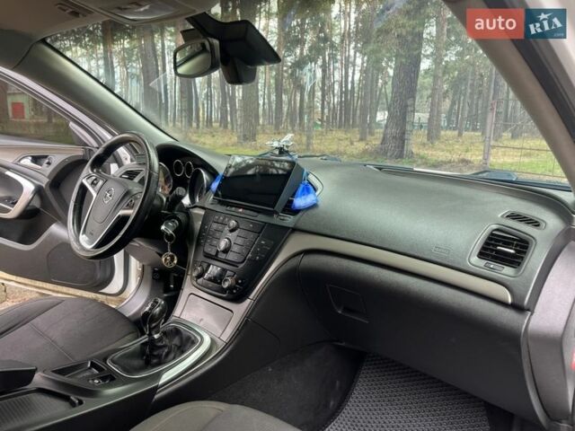 Білий Опель Інсігнія, об'ємом двигуна 2.8 л та пробігом 265 тис. км за 6500 $, фото 29 на Automoto.ua