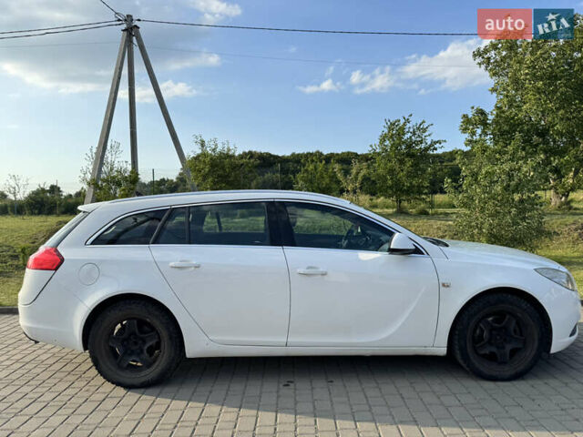 Белый Опель Инсигния, объемом двигателя 2 л и пробегом 266 тыс. км за 7350 $, фото 2 на Automoto.ua