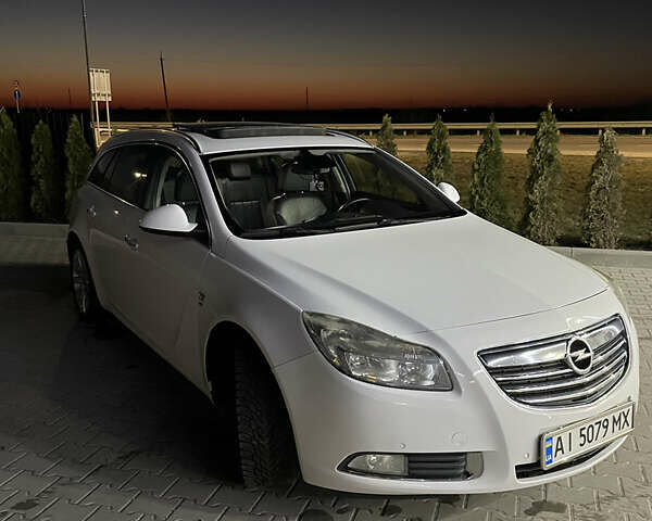 Білий Опель Інсігнія, об'ємом двигуна 1.96 л та пробігом 300 тис. км за 8000 $, фото 34 на Automoto.ua