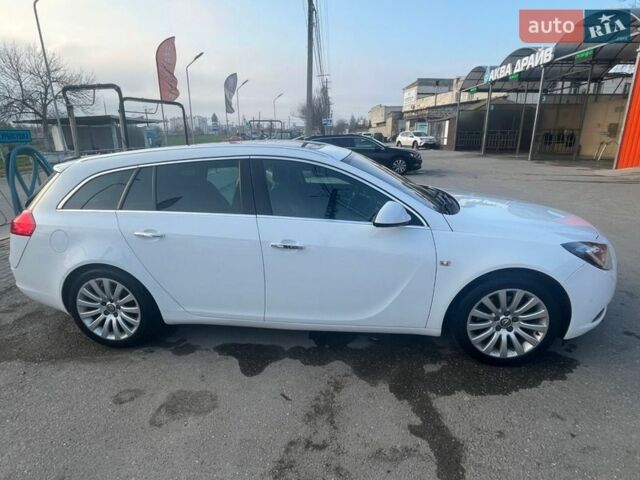 Белый Опель Инсигния, объемом двигателя 1.96 л и пробегом 290 тыс. км за 7999 $, фото 3 на Automoto.ua