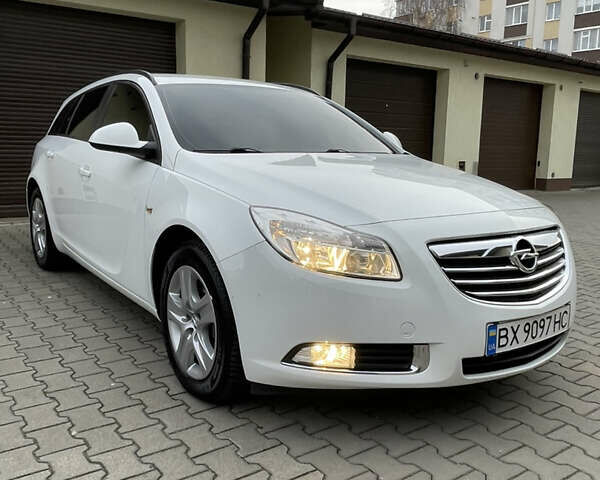 Белый Опель Инсигния, объемом двигателя 1.96 л и пробегом 262 тыс. км за 7500 $, фото 3 на Automoto.ua