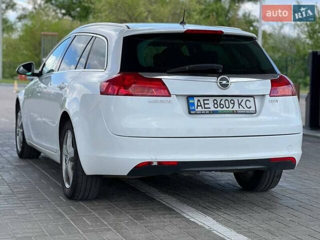 Білий Опель Інсігнія, об'ємом двигуна 2 л та пробігом 290 тис. км за 7900 $, фото 9 на Automoto.ua