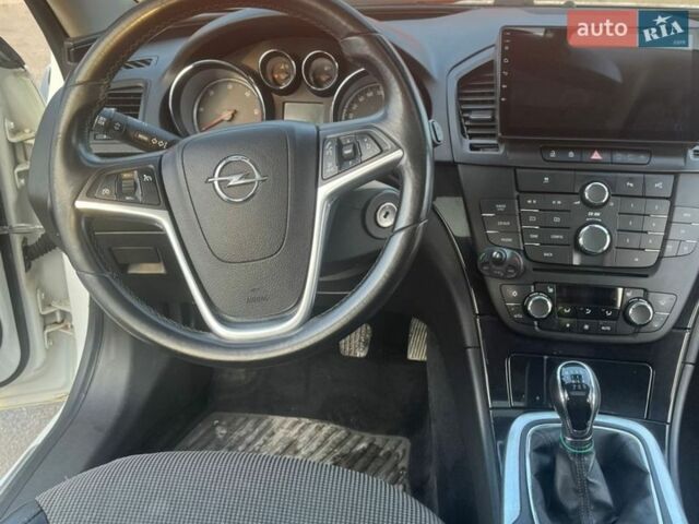 Белый Опель Инсигния, объемом двигателя 1.96 л и пробегом 290 тыс. км за 7999 $, фото 6 на Automoto.ua