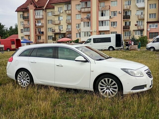 Белый Опель Инсигния, объемом двигателя 2 л и пробегом 245 тыс. км за 6800 $, фото 5 на Automoto.ua