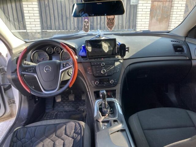 Белый Опель Инсигния, объемом двигателя 2.8 л и пробегом 260 тыс. км за 7000 $, фото 5 на Automoto.ua