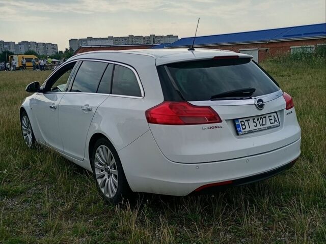 Белый Опель Инсигния, объемом двигателя 2 л и пробегом 245 тыс. км за 6800 $, фото 9 на Automoto.ua