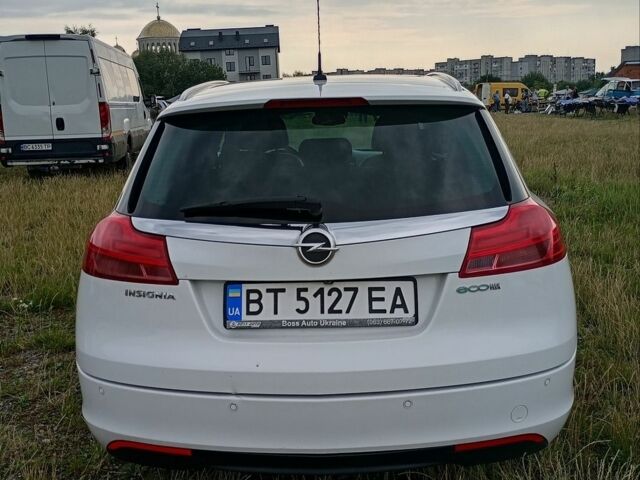 Белый Опель Инсигния, объемом двигателя 2 л и пробегом 245 тыс. км за 6800 $, фото 10 на Automoto.ua