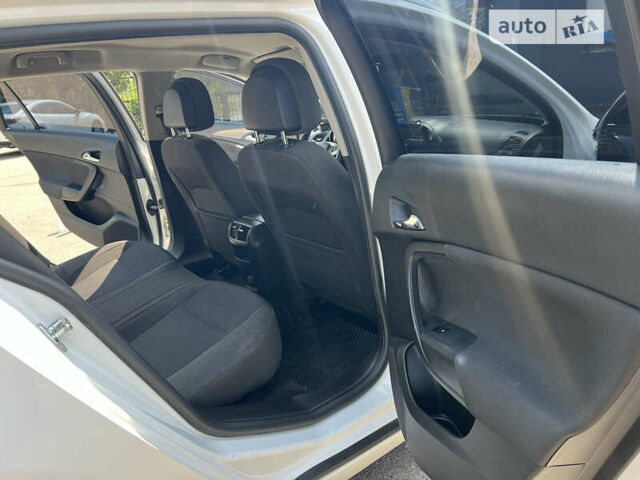 Білий Опель Інсігнія, об'ємом двигуна 1.96 л та пробігом 235 тис. км за 8700 $, фото 9 на Automoto.ua