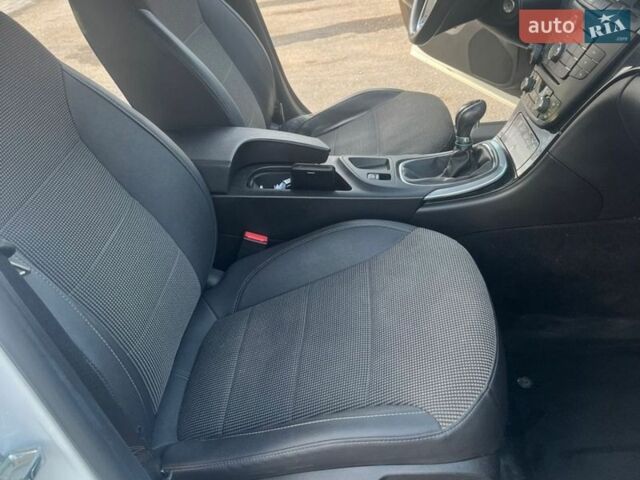 Белый Опель Инсигния, объемом двигателя 1.96 л и пробегом 290 тыс. км за 7999 $, фото 9 на Automoto.ua