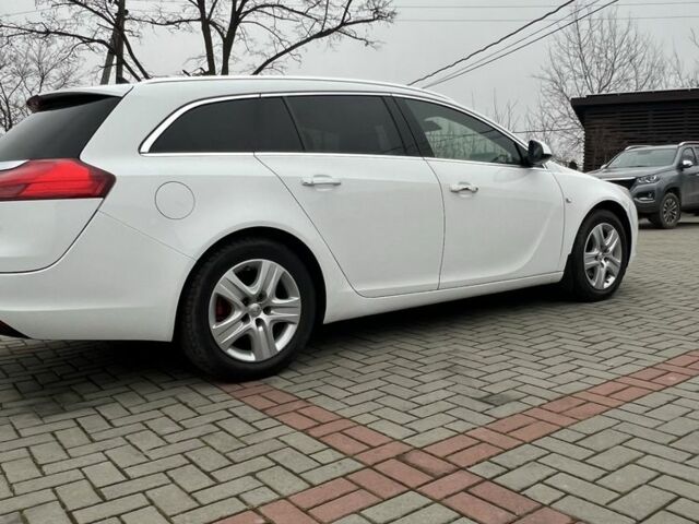 Белый Опель Инсигния, объемом двигателя 2 л и пробегом 324 тыс. км за 7000 $, фото 6 на Automoto.ua