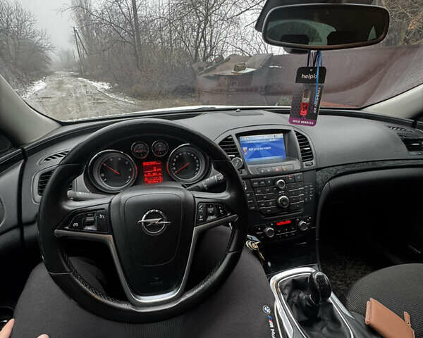 Белый Опель Инсигния, объемом двигателя 1.96 л и пробегом 207 тыс. км за 8300 $, фото 6 на Automoto.ua