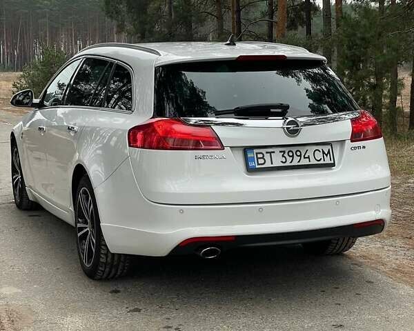 Белый Опель Инсигния, объемом двигателя 2 л и пробегом 359 тыс. км за 8500 $, фото 5 на Automoto.ua